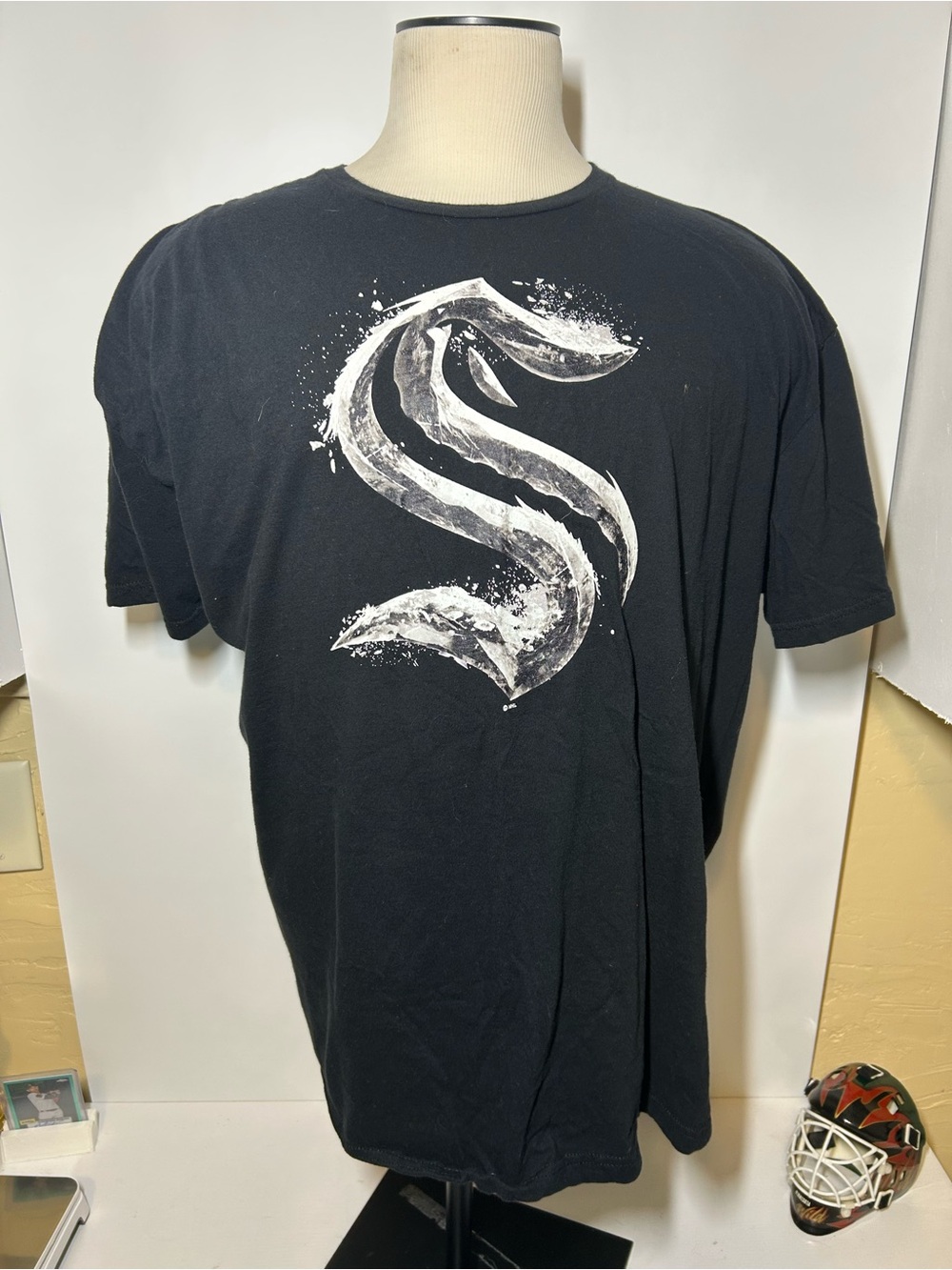 Black Graphic Men's Crewneck T‑Shirt Seattle kraken iced out